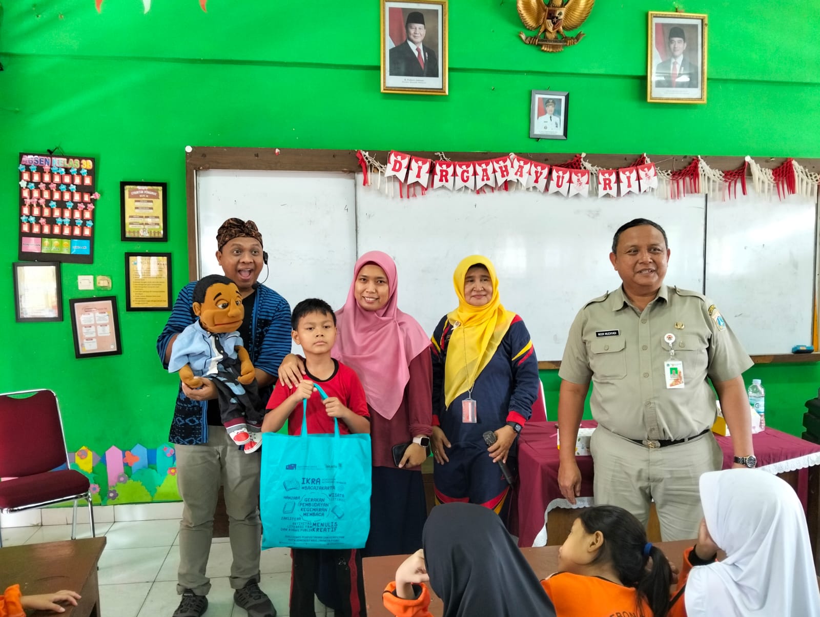 Roadshow Workshop Membaca Dan Literasi Perpustakaan Di SDN Kebon Kosong 12